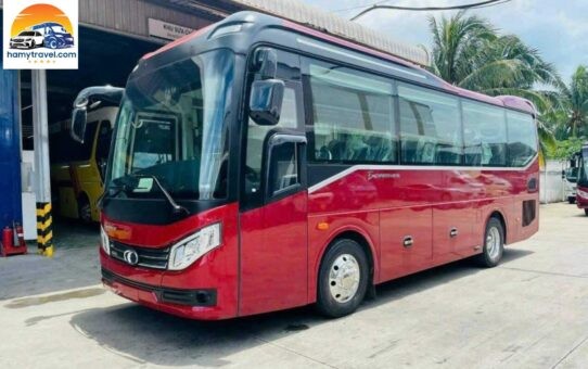 Một chiếc xe khách 30 chỗ hiện đại sẵn sàng cho thuê, thể hiện sự thoải mái và tiện nghi cho hành trình.
