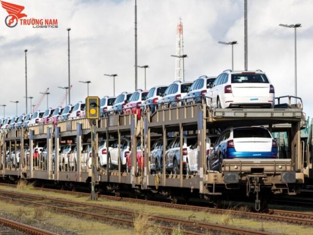 Vận chuyển xe ô tô bằng đường sắt đảm bảo an toàn trên hành trình dài