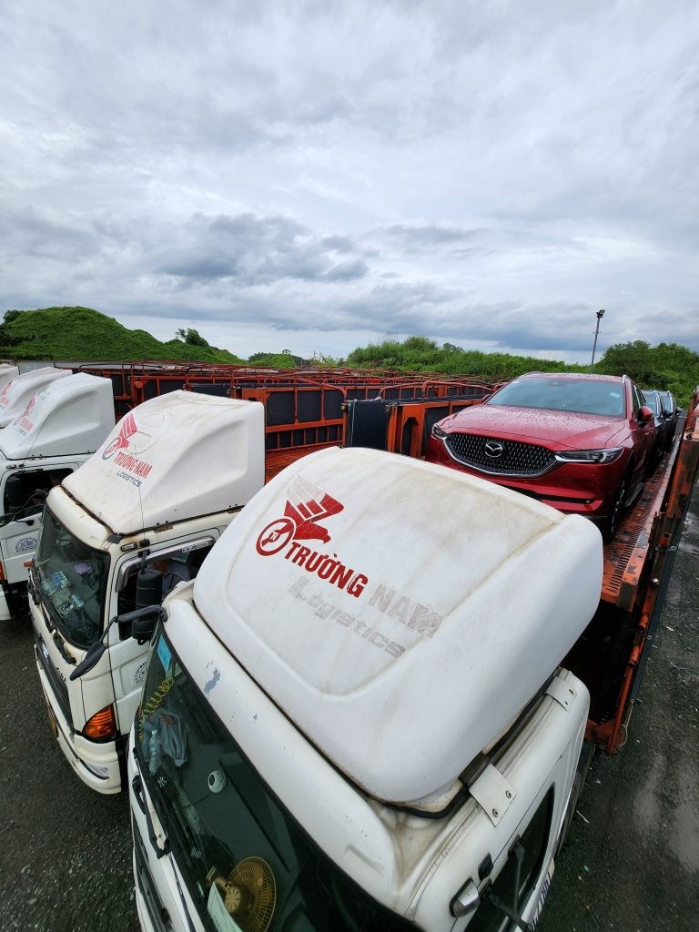 Dịch vụ lưu chuyển xe ô tô Bắc Nam trên xe chuyên dụng an toàn