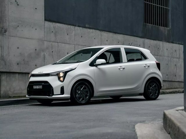 xe kia picanto sport voi thiet ke nho gon tinh te 1