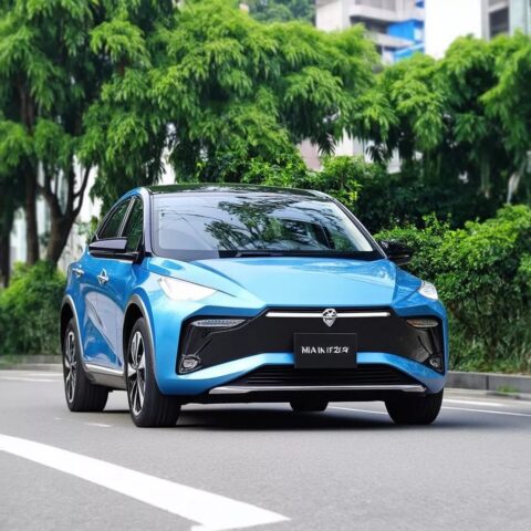 Xe ô tô điện 60 triệu hiện đại di chuyển trong đô thị, biểu tượng của phương tiện xanh