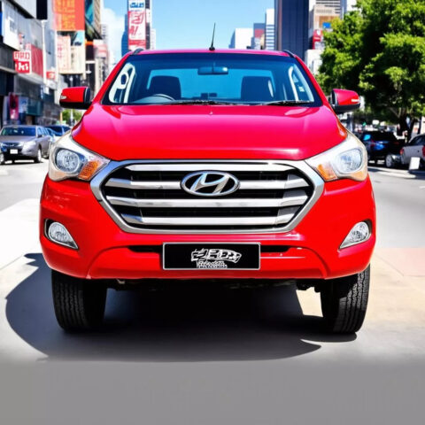 Chiếc xe tải màu đỏ nổi bật trên nền trời xanh