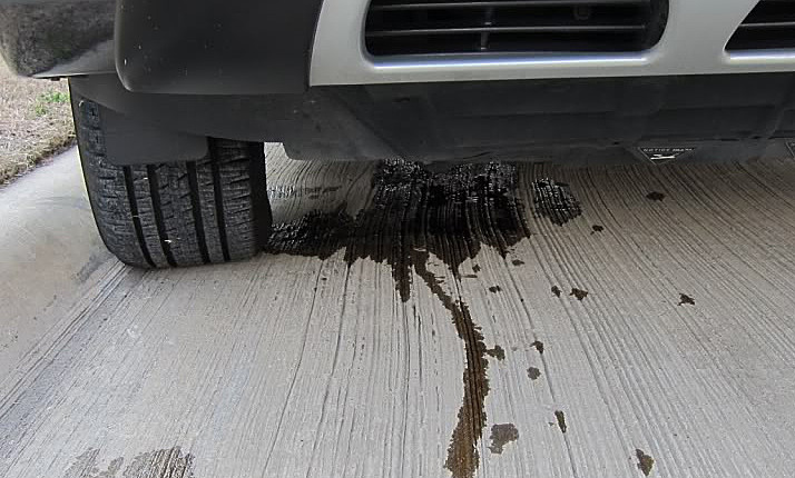 Nước chảy dưới gầm xe ô tô do nhiều nguyên nhân
