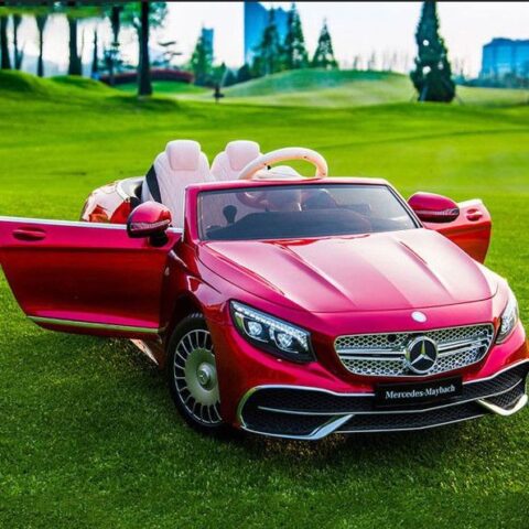 Xe ô tô Mercedes Maybach S650 điện trẻ em màu đỏ sang trọng nhìn từ góc nghiêng