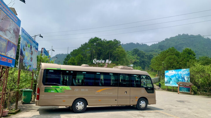 Xe ô tô Hyundai County 29 chỗ màu trắng sang trọng