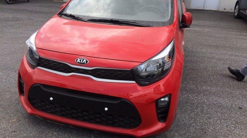 Xe ô tô Kia Morning Van 2017 màu trắng, thể hiện thiết kế ngoại thất hiện đại và sự tiện dụng của dòng xe van đô thị với mức giá xe ô tô Kia Morning Van hợp lý.