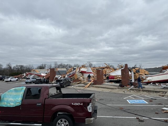 EF3 damage to a strip mall in Clarksville2C Tennessee