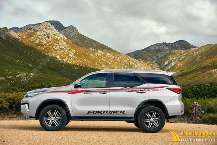 Tem xe Fortuner TFO121