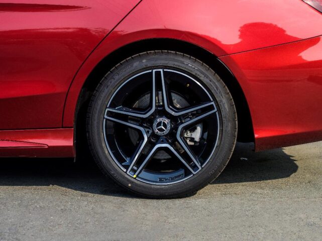Xu ly lop xe Mercedes