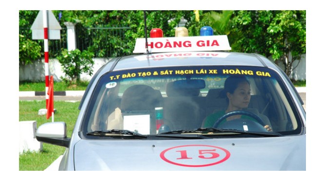 Hình ảnh xe tập lái đời mới tại Học Lái Xe Ô Tô Hoàng Gia