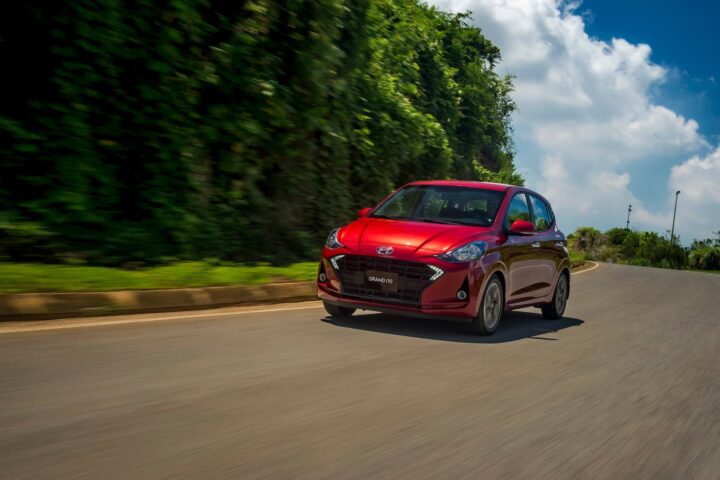 Xe ô tô i10 sedan 2021 màu trắng với thiết kế hiện đại và cải tiến