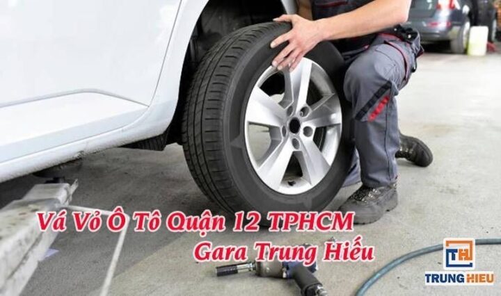 Kỹ thuật viên thực hiện vá vỏ xe ô tô tận nơi tại Quận 12