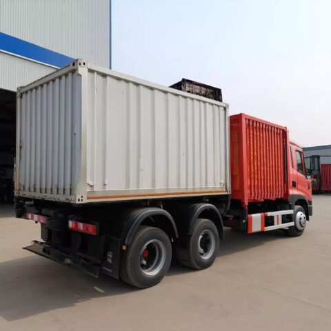 Ảnh minh họa xe ô tô mới về từ nhà sản xuất, vẫn còn mùi sơn đặc trưng