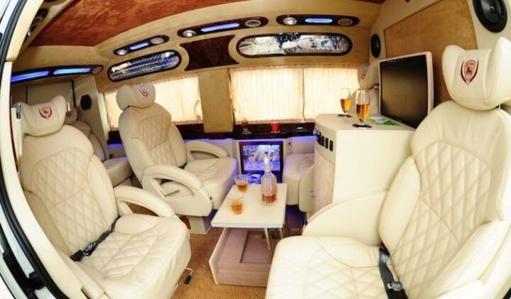 Xe Limousine được cải tạo từ xe ô tô trên 9 chỗ bị cấm kinh doanh vận tải